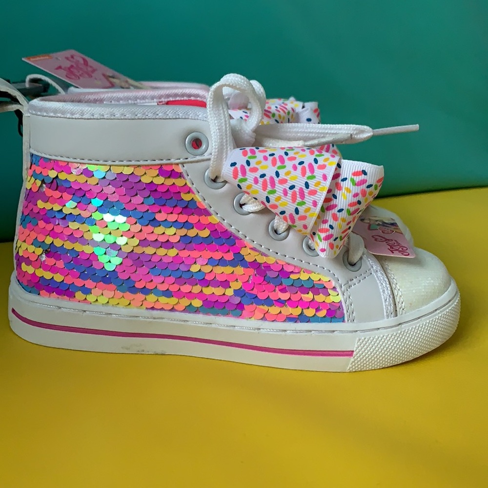 🔴🔴SOLD🔴🔴.     💝 NEW 💝 JOJO SIWA SNEAKERS SIZE: 12 , 3